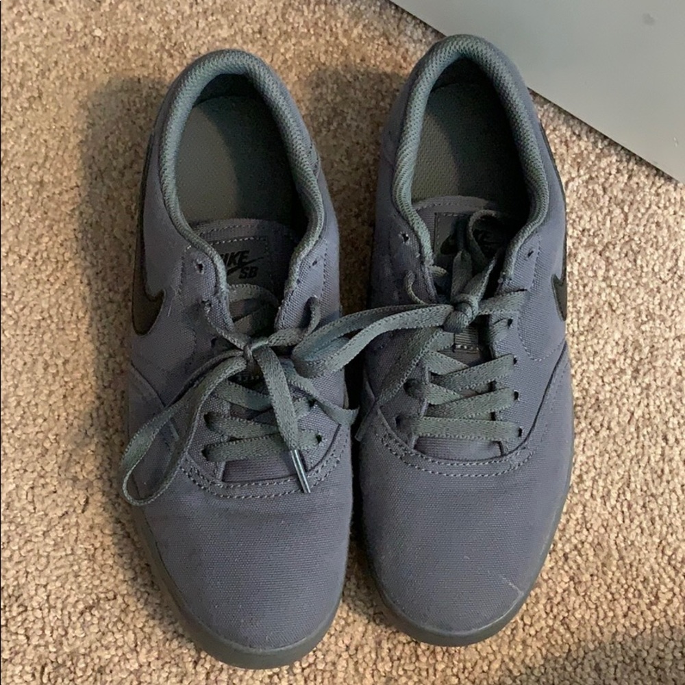 Boy’s size 7 Nike shoes